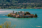 Lago d'Orta, Cusio. L'isola di S. Giulio. Vista dal Sacro Monte. 